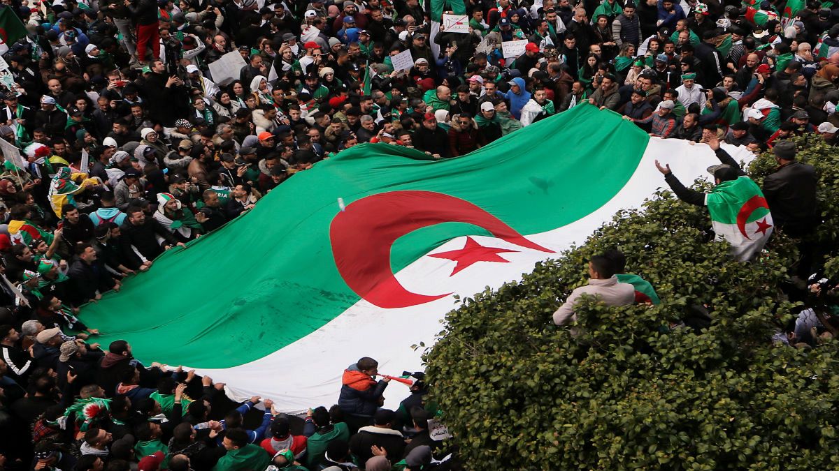حزب موتلف دولت و بزرگترین اتحادیه الجزایر خواستار کناره‌گیری بوتفلیقه شدند