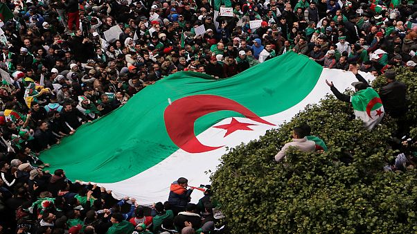 حزب موتلف دولت و بزرگترین اتحادیه الجزایر خواستار کنارهگیری بوتفلیقه شدند حزب موتلف دولت و بزرگترین اتحادیه الجزایر خواستار کنارهگیری بوتفلیقه شدند