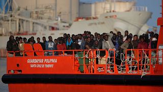 Migranti: L'Ue ritira le navi dell'Operazione Sophia
