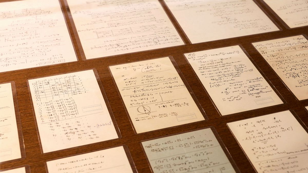 مجموعة وثائق علمية لأينشتاين معروضة في جامعة إسرائيلية في 6 مارس 2019