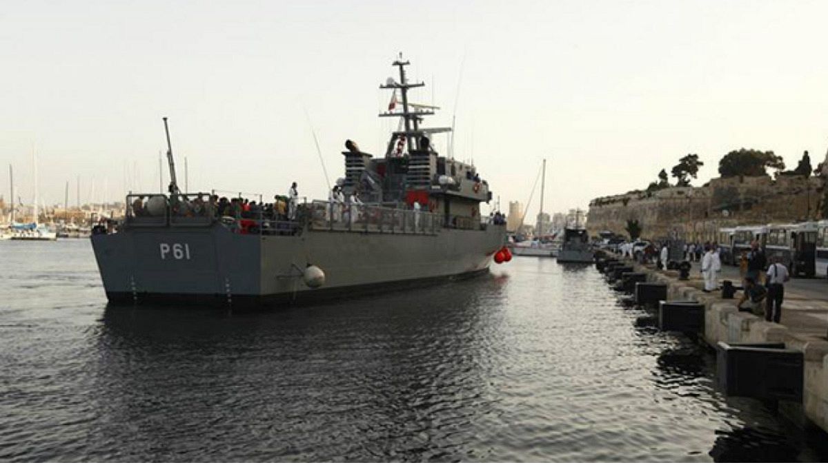 کشتی نیروی دریایی ویژه نجات مهاجران در دریا