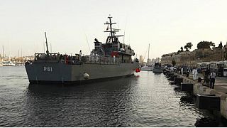 کشتی نیروی دریایی ویژه نجات مهاجران در دریا