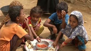أطفال أسرة يمنية