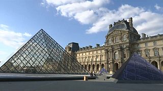 Una ilusión óptica para celebrar los 30 años de la pirámide del Louvre