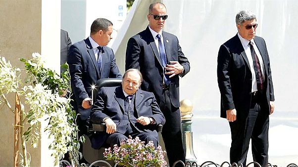 Presidente argelino está cada vez mais isolado Presidente argelino está cada vez mais isolado