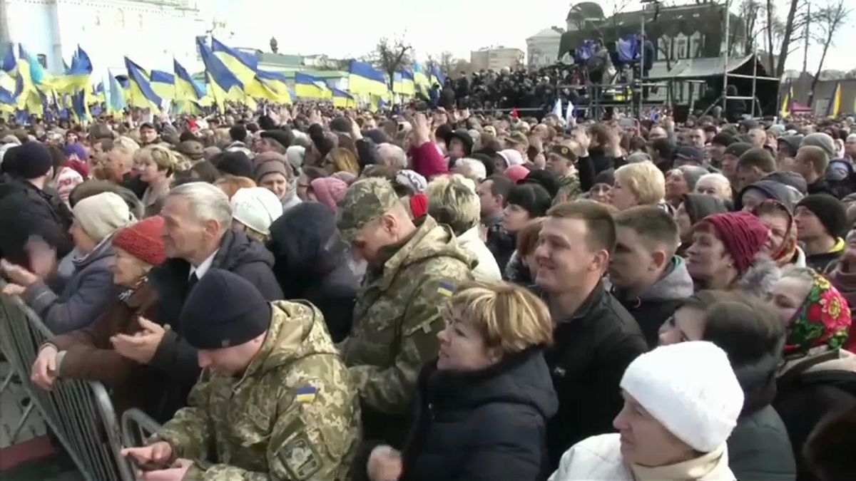 Ucraina: domenica si vota, Zelenskiy in pole