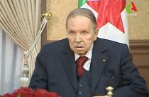 الرئيس الجزائري عبد العزيز بوتفليقة خلال اجتماع في الجزائر العاصمة