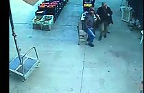 Τουρκία: Άνδρας πετάει με... ομπρέλα