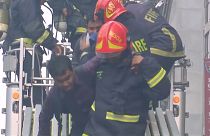 مقتل ما لا يقل عن 5 أشخاص وإصابة نحو 60 في حريق في ناطحة سحاب في دكا