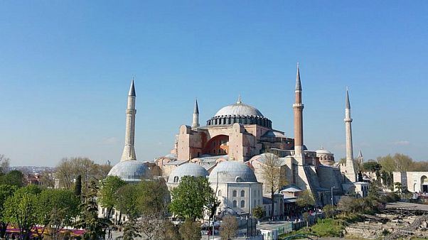 أردوغان يعتزم تحويل "آيا صوفيا" من متحف إلى مسجد أردوغان يعتزم تحويل "آيا صوفيا" من متحف إلى مسجد