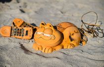 Rätsel gelöst: Warum Garfield-Telefone seit 30 Jahren an Stränden in der Bretagne angespült werden