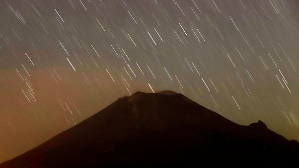 Popocatepetl schleudert glühende Asche 2,5 km weit Popocatepetl schleudert glühende Asche 2,5 km weit