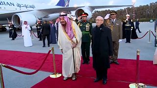 وصل الملك سلمان بن عبدالعزيز اليوم الخميس إلى تونس 