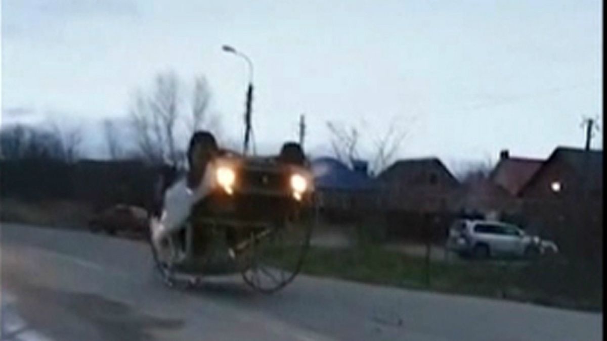 شاهد: سيارة سوفيتية قابلة للدوران والسير رأسا على عقب