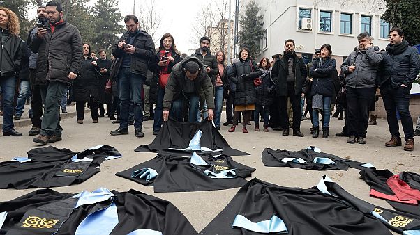 Türkiye'nin akademisyenleri: Yurt dışındakiler dönmüyor yurt içindekiler çıkamıyor Türkiye'nin akademisyenleri: Yurt dışındakiler dönmüyor yurt içindekiler çıkamıyor
