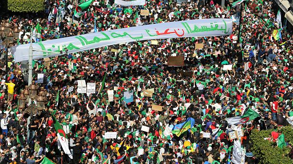یک میلیون نفر در الجزایر خواستار کنارهگیری بوتفلیقه از قدرت شدند یک میلیون نفر در الجزایر خواستار کنارهگیری بوتفلیقه از قدرت شدند