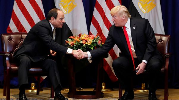لرئيس الأمريكي دونالد ترامب يصافح نظيره المصري عبد الفتاح السيسي في نيويورك لرئيس الأمريكي دونالد ترامب يصافح نظيره المصري عبد الفتاح السيسي في نيويورك