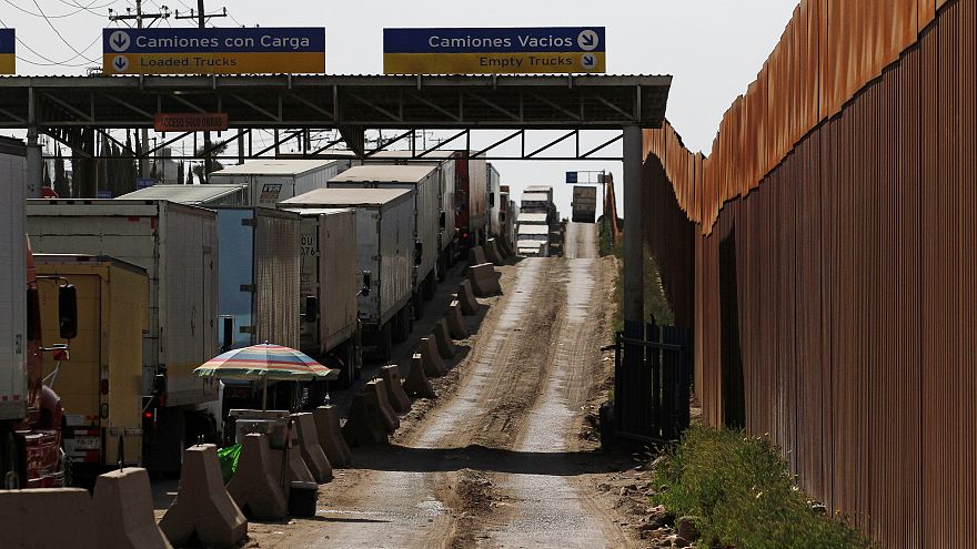 Трамп грозит закрыть границу с Мексикой