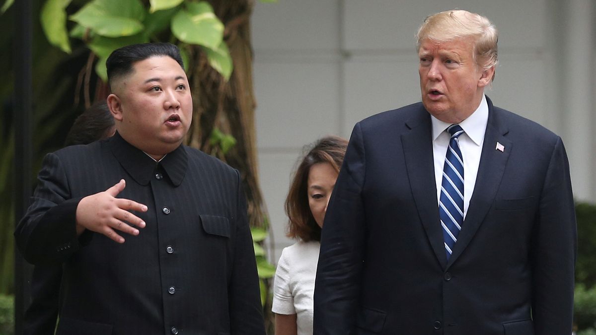 الزعيم الكوري الشمالي كيم جونغ أون والرئيس الأمريكي دونالد ترامب في هانوي