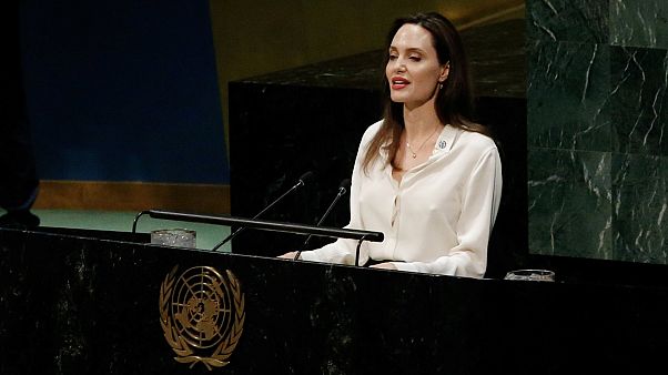 أنجيلينا جولي تدعو إلى إشراك النساء في المحادثات الأفغانية أنجيلينا جولي تدعو إلى إشراك النساء في المحادثات الأفغانية