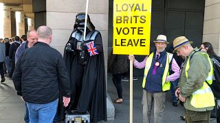 İngiltere’de Brexit taraftarları AB’den ayrılığın gecikmesini protesto etti