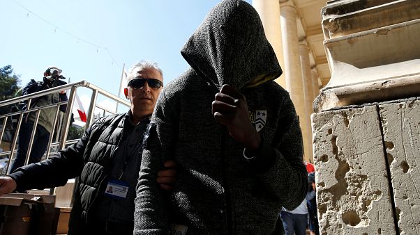 Türk gemisini kaçıran göçmenler Malta'da hakim karşısında Türk gemisini kaçıran göçmenler Malta'da hakim karşısında