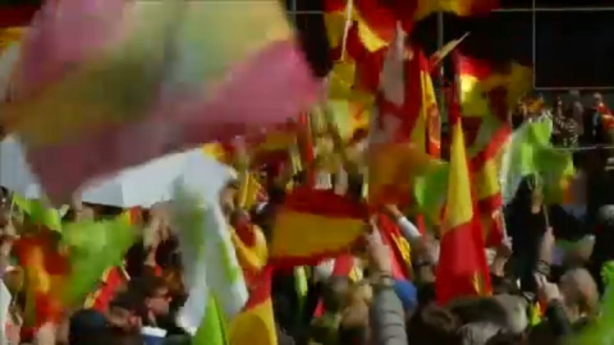 Испанские националисты идут в Каталонию