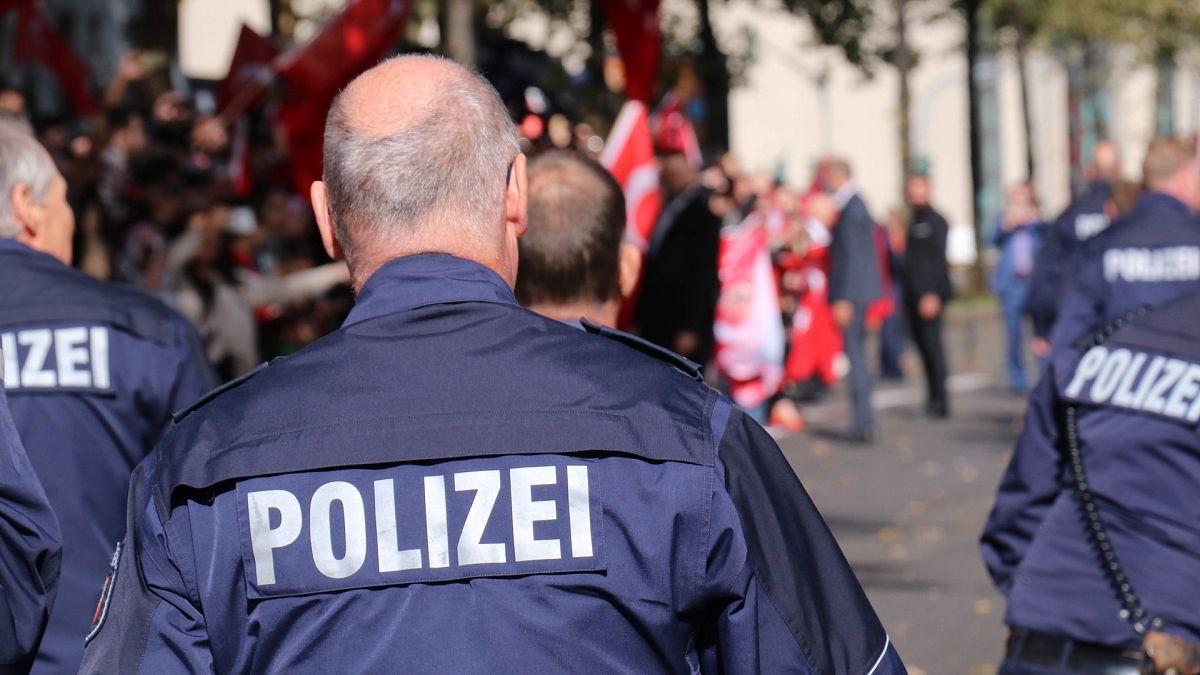 الشرطة الألمانية تلقي القبض على 10 أشخاص لتخطيطهم شن هجمات كبيرة بالأسلحة والمتفجرات 