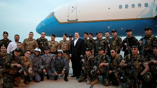 جنود وشرطيون لبنانيون يرحبون بوزير الخارجية الأميركي مايك بومبيو (أرشيف)