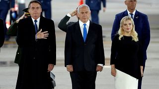ترامب البرازيلي يصل تل أبيب ويحيي نتنياهو بالعبرية "أحب إسرائيل"