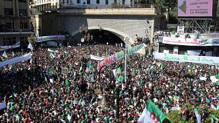 الجزائريون إلى الشارع مجددا في تاسع جمعة من المظاهرات