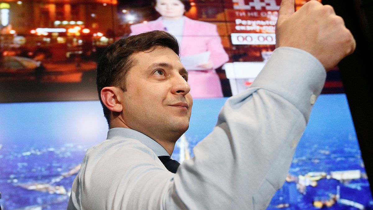 El humorista Zelenski y Poroshenko pasan a la segunda vuelta en las persidenciales de Ucrania