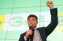 Зеленский и Порошенко лидируют в первом туре выборов - экзит-полы