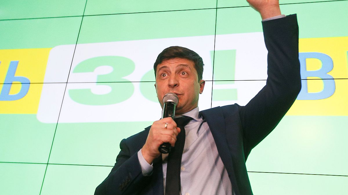 ممثل كوميدي يتصدر انتخابات الرئاسة الأوكرانية