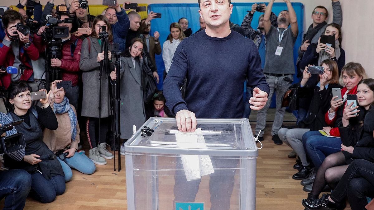 Ukraine-Wahl: Politik-Neuling Selenski laut Prognosen in Führung 