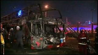 Al menos 20 muertos al incendiarse un autobús en Lima