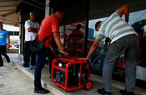 مادورو برق را در ونزوئلا جیره‌بندی می‌کند