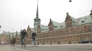 Dánia: kötelező tanfolyam válni készülőknek