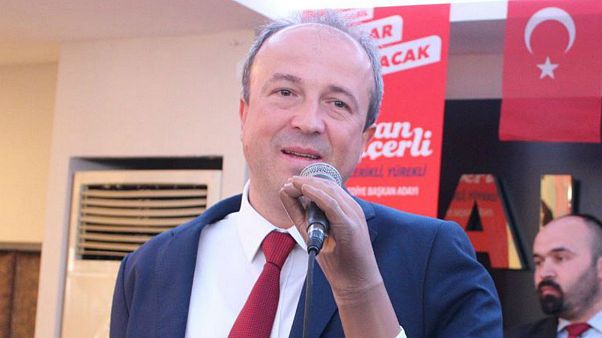 CHP'li Turan Hançerli Türkiye'nin ilk engelli belediye başkanı oldu CHP'li Turan Hançerli Türkiye'nin ilk engelli belediye başkanı oldu