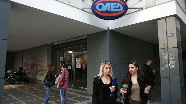 Eurostat: Στο 18% η ανεργία στην Ελλάδα στο 7,1% στην Κύπρο Eurostat: Στο 18% η ανεργία στην Ελλάδα στο 7,1% στην Κύπρο
