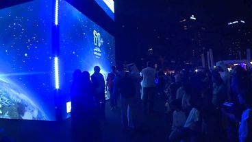 شاهد: "برج خليفة" يغرق في الظلام ...لماذا؟