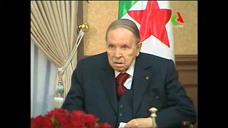 Lemond az algériai elnök