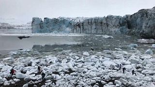 Video: turistas huyen tras el colapso de un enorme glaciar en Islandia