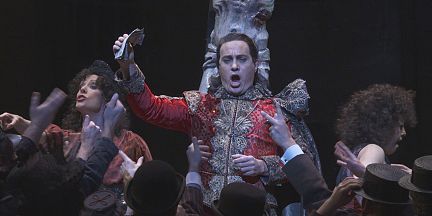 فاوست للمؤلف الفرنسي غونو على مسرح دار الاوبرا الملكية في لندن