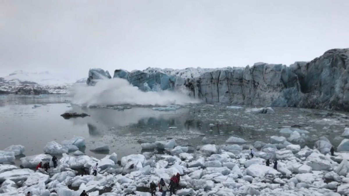 Glacier collapse sends large wave towards shore