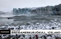 Туристы спасаются от обвалившегося ледника