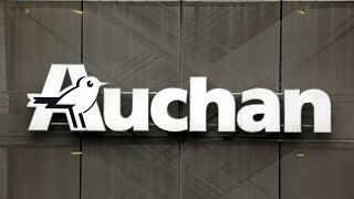 Horogkeresztes övtáskákat árult az Auchan Lengyelországban