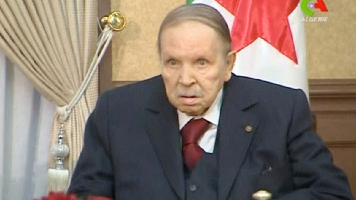 Cezayir'de 20 yılı aşkın iktidarının ardından istifasını sunan 82 yaşındaki Buteflika kim?