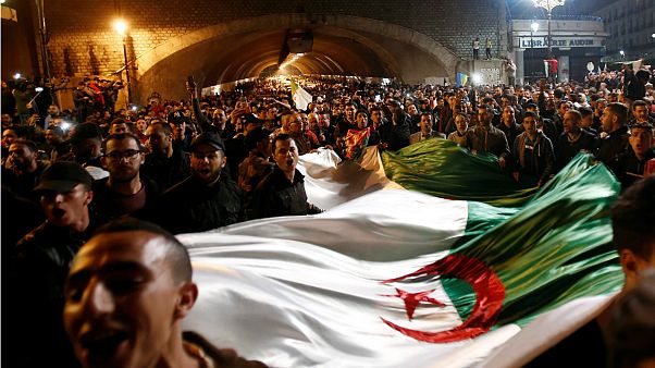 صدها الجزایری استعفای بوتفلیقه را جشن گرفتند صدها الجزایری استعفای بوتفلیقه را جشن گرفتند