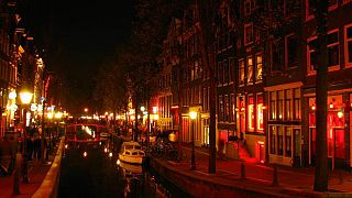 قيودٌ جديدة على السياحة الجنسيّة في أمستردام تثيرُ حفيظة بائعاتِ الهوى